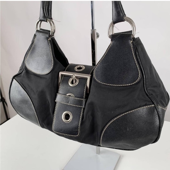 Elegant Black Shoulder Bag with paper prada bag and authentification card - Picture 3 of 11